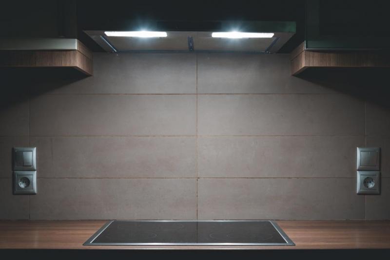 Hotte ou plaque de cuisson, comment bien choisir leurs &eacute;quipements &eacute;lectriques ?